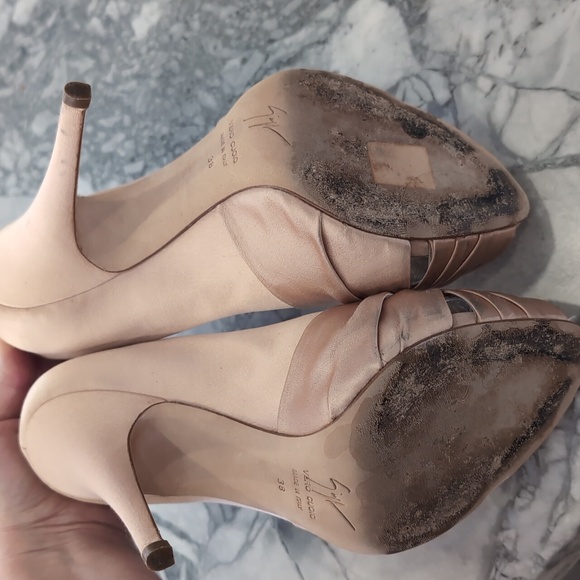 Very good condition, 38 Giuseppe Zanotti pumps in Gold/nude - Picture 4 of 5